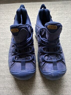 Women’s size 6 Keen Sample hiking shoes